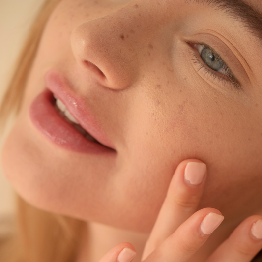 Révélez l’éclat de votre peau : 5 clés pour appliquer le fond de teint 🌿💫
